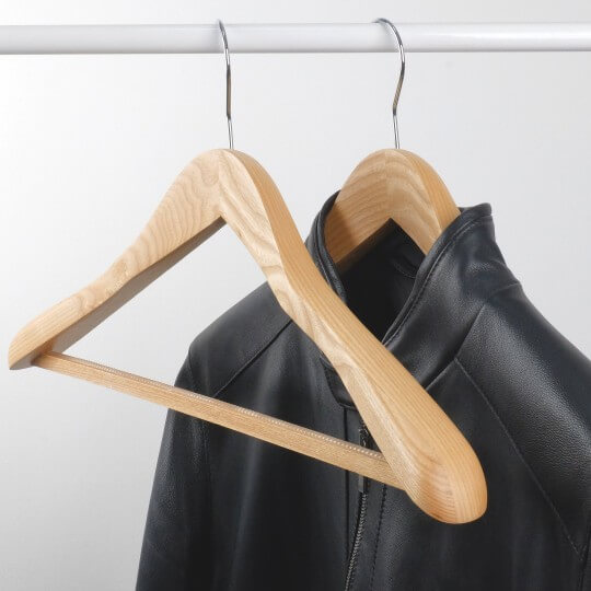 4 Slim coat hangers