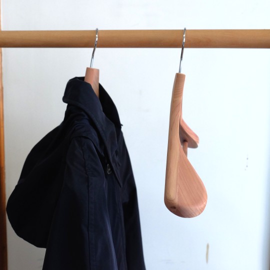 4 cheap wooden coat hangers
