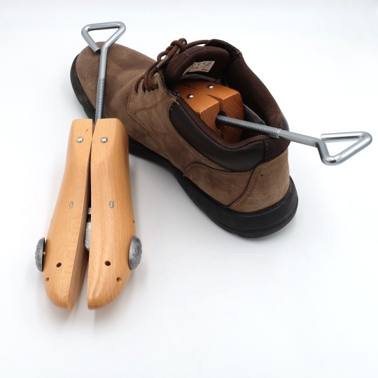 4 wood shoe strecher
